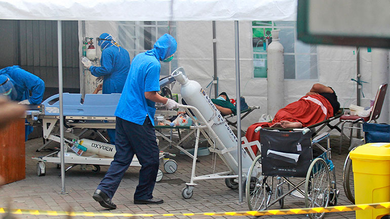 Η Ινδονησία εντείνει την παραγωγή οξυγόνου έπειτα από τον θάνατο δεκάδων ανθρώπων λόγω έλλειψης