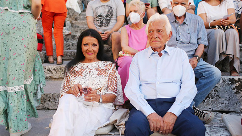 Ζωζώ Σαπουντζάκη: Σπάνια δημόσια έξοδος με τον σύντροφό της, Πύρρο Αναγνωστόπουλο