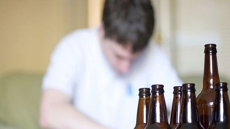 Στο νοσοκομείο 13χρονος έπειτα από υπερβολική κατανάλωση αλκοόλ Στο νοσοκομείο 13χρονος έπειτα από υπερβολική κατανάλωση αλκοόλ