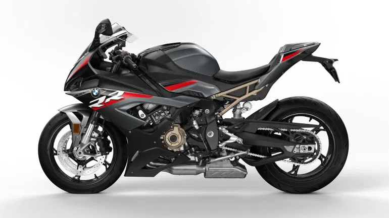 Το ψαλίδι έχει το "μπανάνα" κομμάτι από την κάτω μεριά, όπως στο superbike μοντέλο.