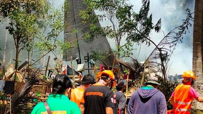 Φιλιππίνες: Στους 52 οι νεκροί από τη συντριβή μεταγωγικού C-130