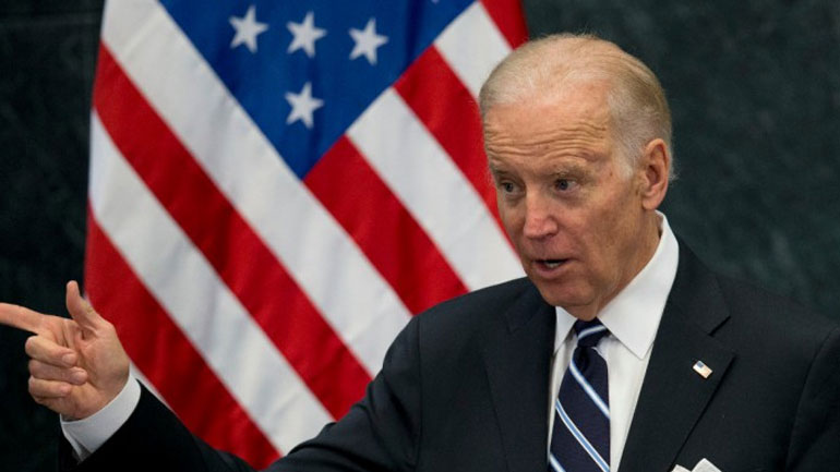 Ο Μπάιντεν γιορτάζει μια νίκη έναντι της πανδημίας αλλά προειδοποιεί ότι δεν έχει έρθει το τέλος του πολέμου