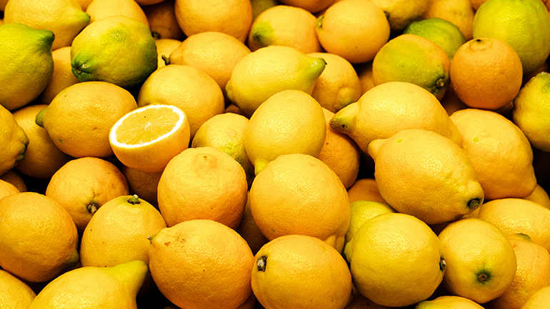 DW: Θα εμβολιαστούν και τα λεμόνια; Ο κίνδυνος να γίνουν είδος πολυτελείας