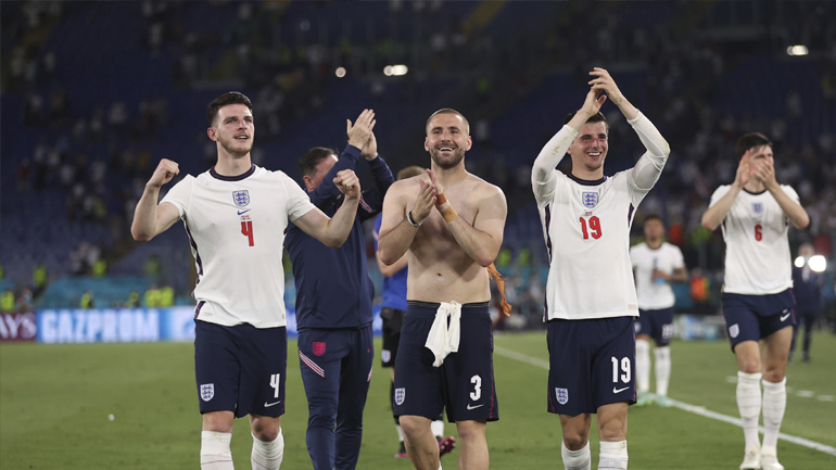 Αμφίρροπο το ντέρμπι Ιταλία-Ισπανία, φαβορί η Αγγλία με τη Δανία