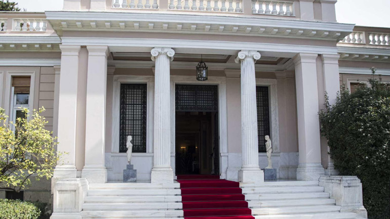 Σύσκεψη στο Μαξίμου για τα μέτρα: «Δεν επιτρέπεται χαλάρωση στους ελέγχους»