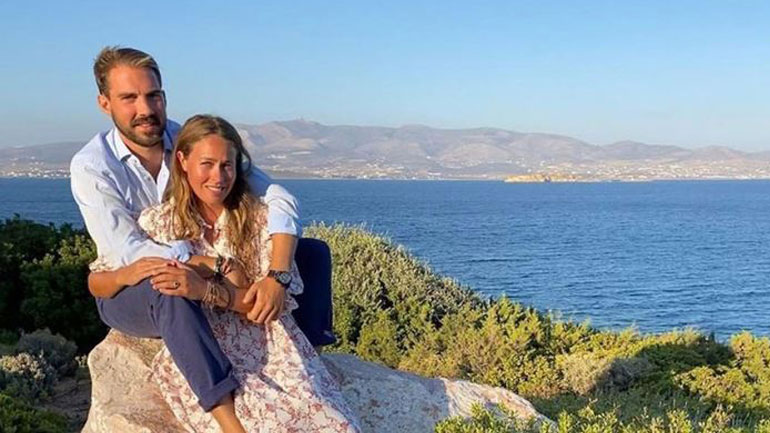 Στην Ελλάδα για διακοπές ο Φίλιππος Γλύξμπουργκ και η Nina Flohr Στην Ελλάδα για διακοπές ο Φίλιππος Γλύξμπουργκ και η Nina Flohr