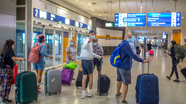 Ανοίγει από αύριο η αγορά των Βρετανών τουριστών