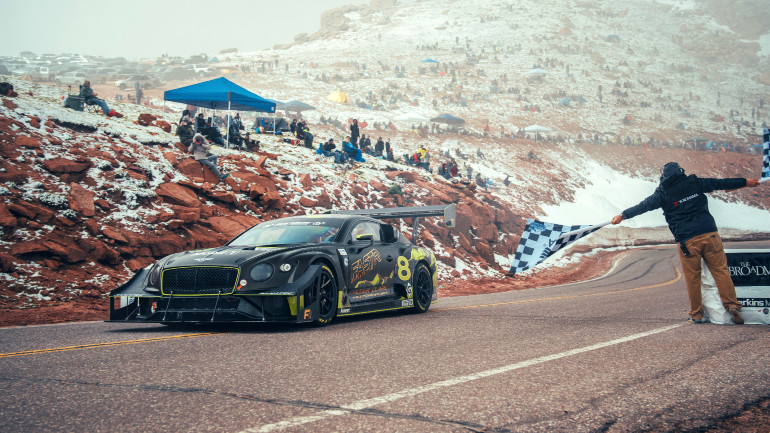 Οι αντιξοότητες δεν σταμάτησαν την Bentley στο Pikes Peak