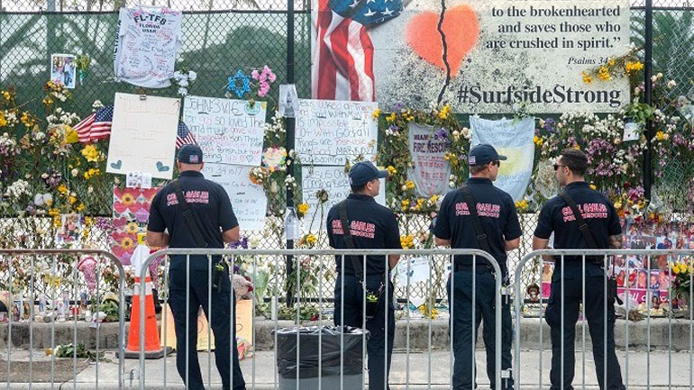 Στους 32 οι νεκροί από την κατάρρευση πολυκατοικίας στο Μαϊάμι – Πρώτη κηδεία θυμάτων της τραγωδίας