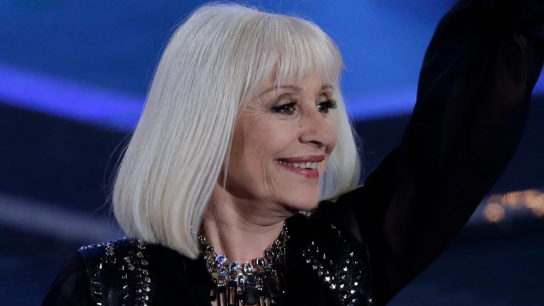 Με τραγούδια της Ραφαέλα Καρά η προθέρμανση του ημιτελικού Ιταλία-Ισπανία