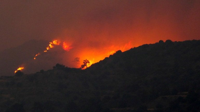 Κύπρος: Υπό μερικό έλεγχο η φωτιά στη Λεμεσό