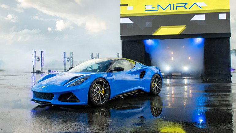 H εξωτική Lotus Emira κλέβει την παράσταση