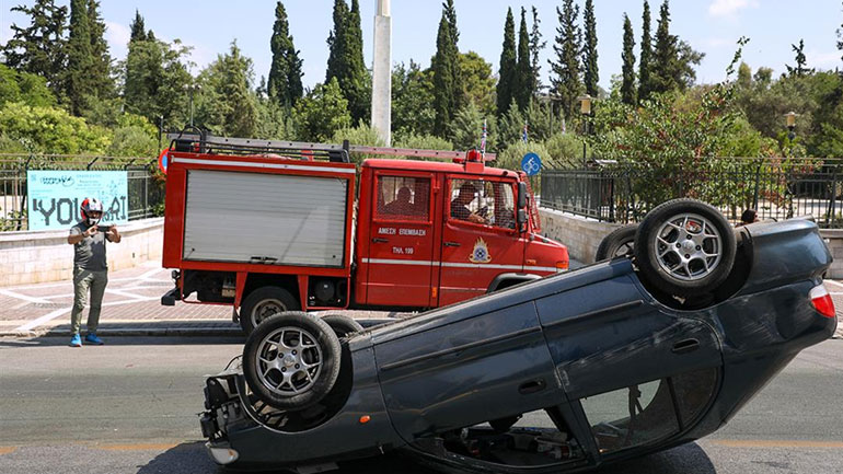 Τροχαίο στην Αλεξάνδρας – Ντεραπάρισε αυτοκίνητο Τροχαίο στην Αλεξάνδρας – Ντεραπάρισε αυτοκίνητο