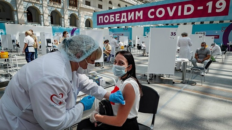 Ρωσία: Συνελήφθη διοικήτρια κλινικής για πλαστά πιστοποιητικά εμβολιασμού