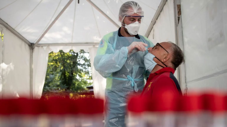 Τα γρήγορα τεστ αντιγόνου (rapid) έχουν ακρίβεια πάνω από 90% αν το ιικό φορτίο του ασθενούς είναι υψηλό