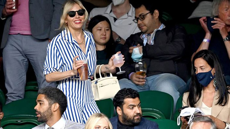 Sienna Miller: Στο Wimbledon με look εμπνευσμένο από τη Meghan Markle