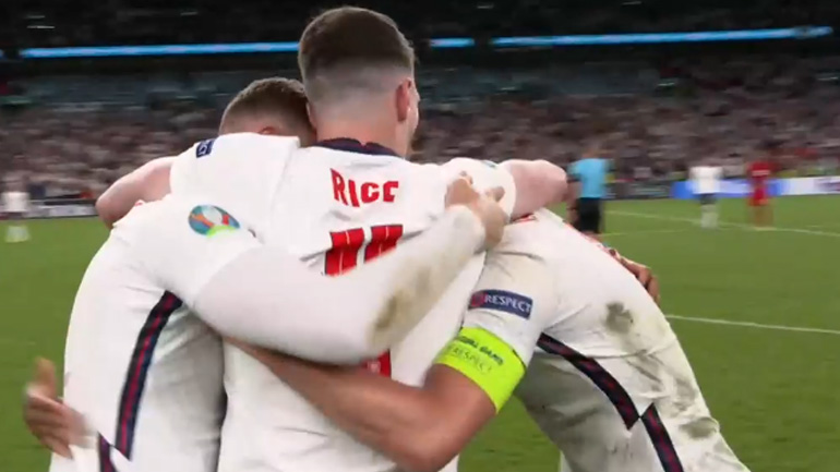 Ξέφρενοι πανηγυρισμοί από τους Άγγλους για την πρόκριση στον τελικό!