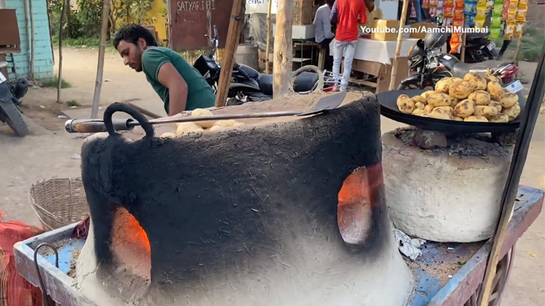 Πατάτες ψημένες στην άμμο