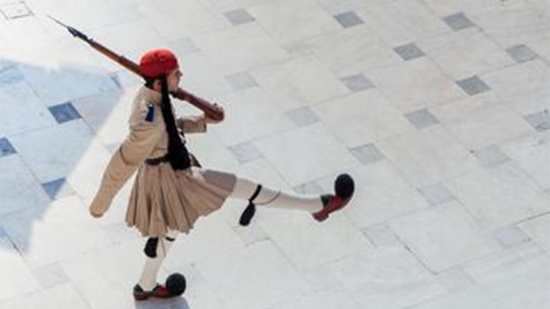 Η έκθεση φωτογραφίας που προβάλλει τον Εύζωνα