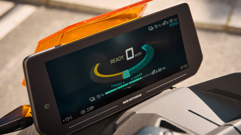 Η τεράστια οθόνη TFT των 10,25 ιντσών σίγουρα θα έχει υψηλού επιπέδου πληροφόρηση και συνδεσιμότητα.