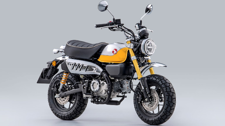 Το εικονικό Monkey 125 βγαίνει σε τρία χρώματα, κόκκινο, κίτρινο και μπλε.