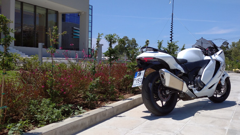 Στο πίσω μέρος παρατηρούμε τις μεγαλύτερες σχεδιαστικές αλλαγές με νέα φωτιστικά σώματα LED.