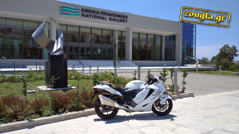 Πολλές ομοιότητες ανάμεσα στην Πινακοθήκη και τη Hayabusa.