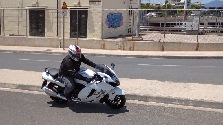 Εξαιρετική προστασία από τα στοιχεία της φύσης προσφέρει το Hayabusa με την κορυφαία αεροδυναμική του.