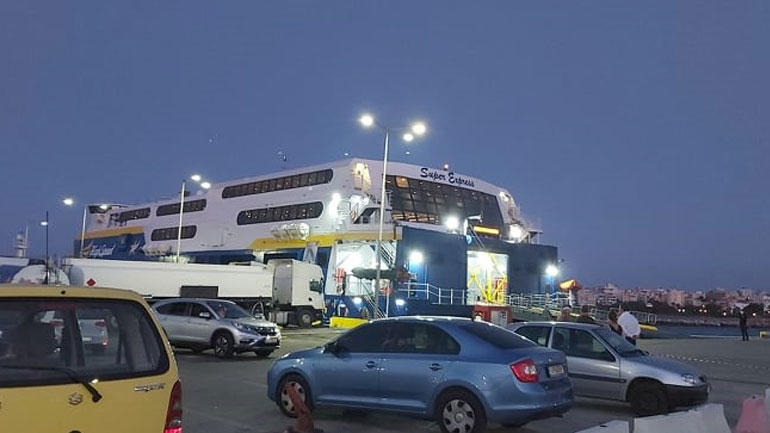 Πλοίο από την Ίο: Εντοπίστηκαν 14 κρούσματα