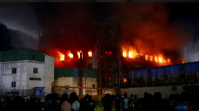 Μπανγκλαντές: Ξεπερνούν τους 50 οι νεκροί από πυρκαγιά σε εργοστάσιο Μπανγκλαντές: Ξεπερνούν τους 50 οι νεκροί από πυρκαγιά σε εργοστάσιο