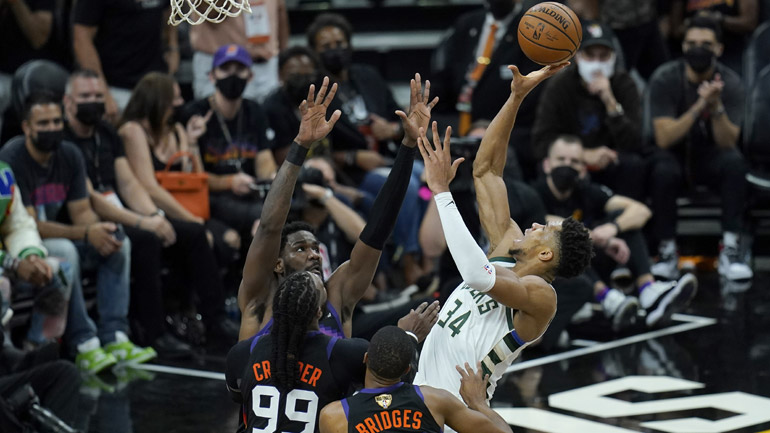 NBA: Νίκη για τους Σανς στον δεύτερο τελικό, 118-108 τους Μπακς