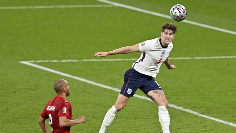 Στόουνς: «Θέλω να βγει MVP ο Στέρλινγκ»