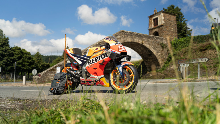 Το δισάκι μου στον ώμο... πνευματικό ταξίδι για τη RC213V και τον Marquez.