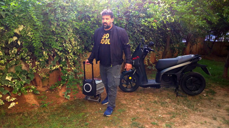 Εύκολα, γρήγορα και με ασφάλεια βγάζεις και βάζεις την μπαταρία του MO.