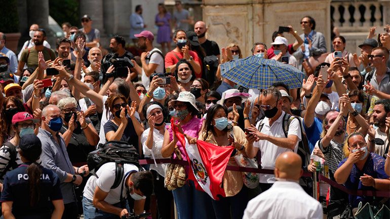 Ρώμη: Χιλιάδες πολίτες είπαν το τελευταίο «αντίο» στη Ραφαέλα Καρά