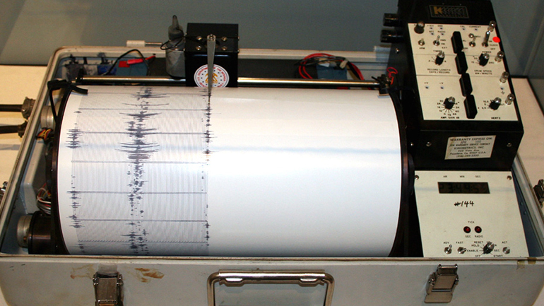 Σεισμική δόνηση 6,2 Ρίχτερ στην Ινδονησία