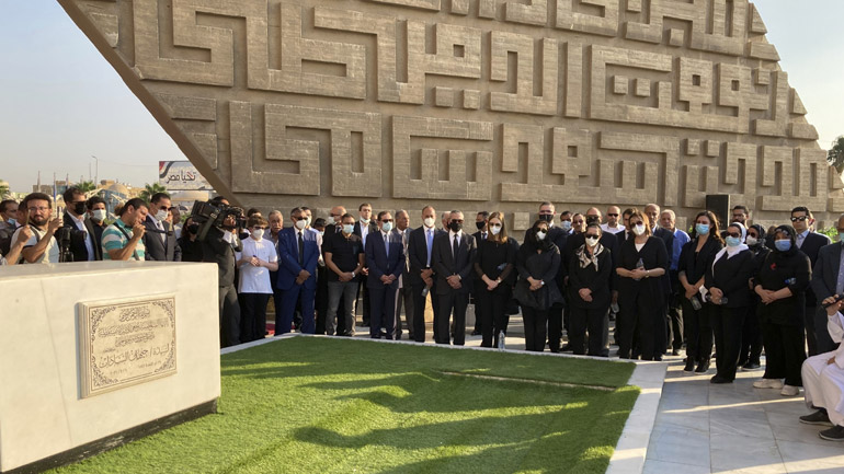 Αίγυπτος: Στρατιωτική κηδεία για την Τζιχάν αλ-Σαντάτ, τη χήρα του δολοφονημένου προέδρου