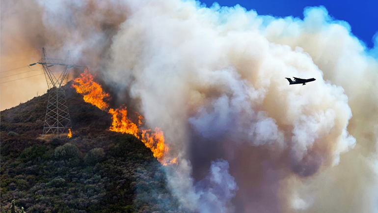 Ολονύχτια μάχη με τη φωτιά στα Στύρα Ευβοίας