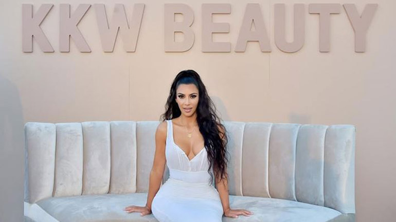 Kim Kardashian: Ανακοίνωσε το κλείσιμο του brand της, KKW Beauty