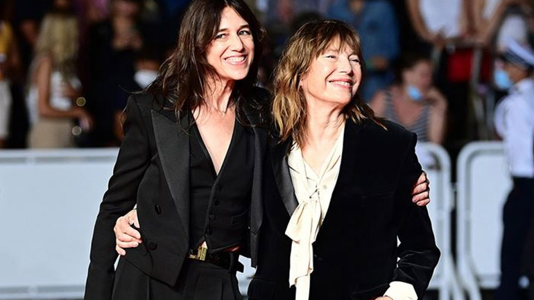 Jane Birkin-Charlotte Gainsbourg: Μαμά και κόρη στο κόκκινο χαλί των Καννών με matching σύνολα