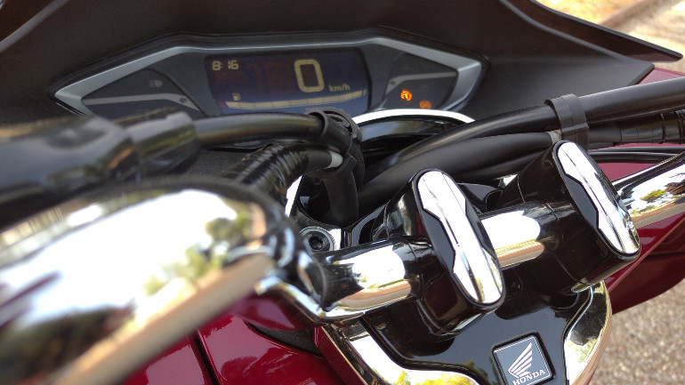 Ο νέος πίνακας οργάνων χωρίζεται σε τρεις οθόνες ψηφιακές.