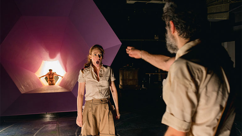 «Το Σχολείο των Γυναικών» σε σκηνοθεσία Έκτορα Λυγίζου  στην Πειραιώς 260