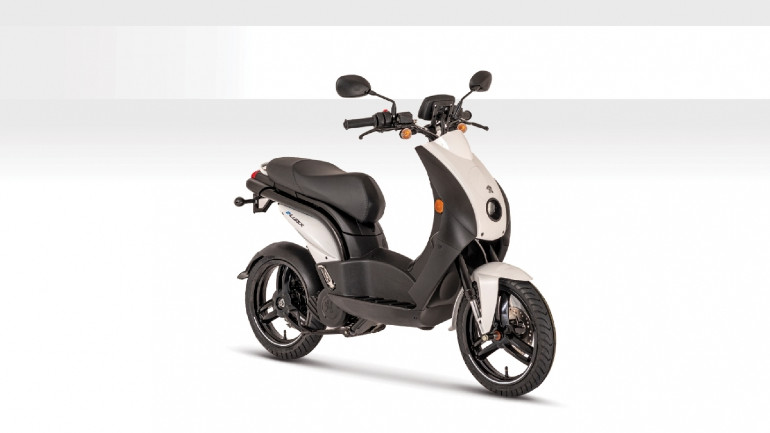 Κορυφαίος τενίστας γίνεται πρεσβευτής του ηλεκτρικού scooter της Peugeot Κορυφαίος τενίστας γίνεται πρεσβευτής του ηλεκτρικού scooter της Peugeot