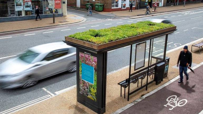 Στο Λέστερ της Αγγλίας, 30 στάσεις λεωφορείων μεταμορφώθηκαν σε στάσεις μελισσών