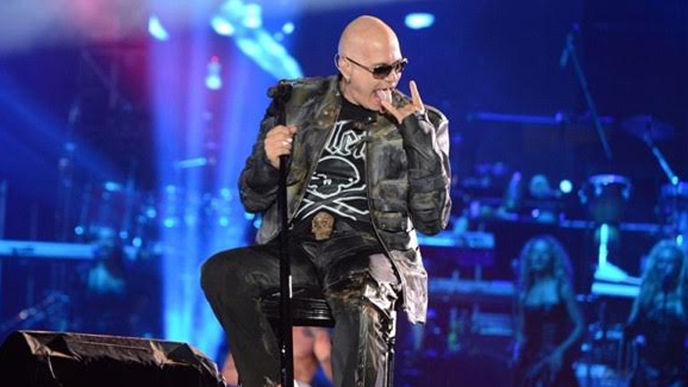 Ξεκρέμασε τα σκουλαρήκια του όταν έγινε αρχηγός κόμματος