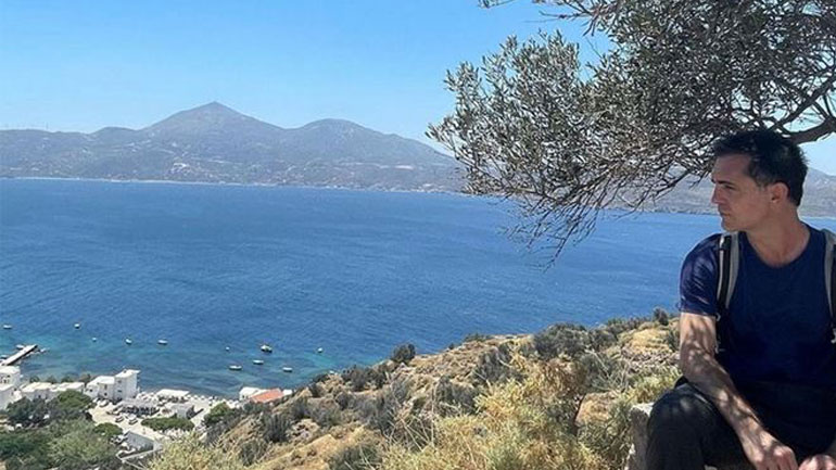 Pedro Alonso: Στη Μήλο για διακοπές ο Berlin του «La Casa de Papel»