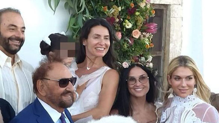 Έγινε νονά στην Κρήτη η Ντέμι Μουρ