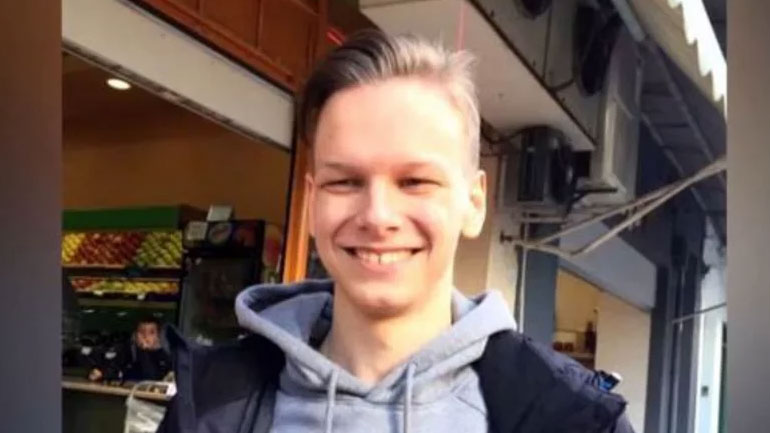 «Είχα ξεκάθαρο στόχο» – Τι λέει ο αριστούχος που έχασε τους γονείς του από κορωνοϊό