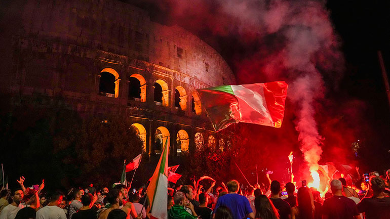 Euro 2021: Η Ιταλία ξενύχτησε με πανηγυρισμούς Euro 2021: Η Ιταλία ξενύχτησε με πανηγυρισμούς