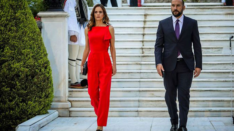 Οι φωτογραφίες της Έφης Αχτσιόγλου με φουσκωμένη κοιλίτσα λίγο πριν γεννήσει